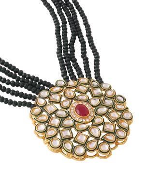 Women's gold plated kundan studded jewellery set 3