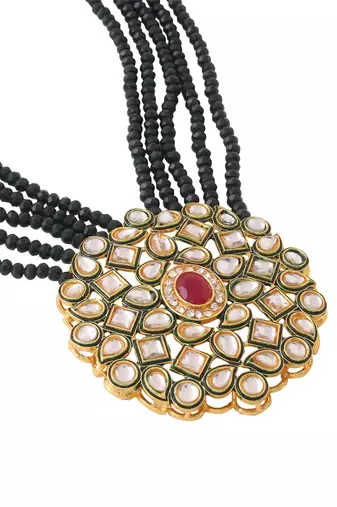 Women's gold plated kundan studded jewellery set