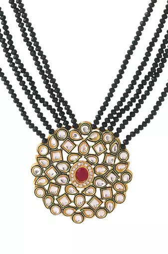 Women's gold plated kundan studded jewellery set