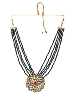Women's gold plated kundan studded jewellery set 5