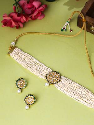 Women gold plated kundan studded jewellery set 1