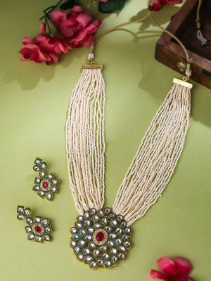Women gold-plated kundan studded jewellery set 1
