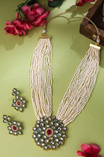 Women gold-plated kundan studded jewellery set
