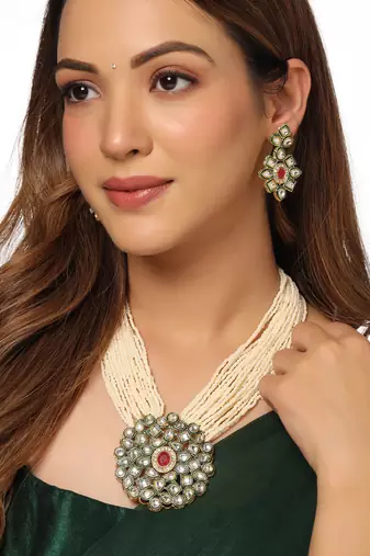 Women gold-plated kundan studded jewellery set