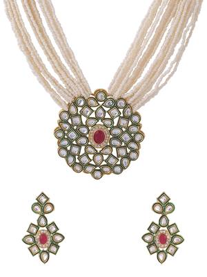 Women gold-plated kundan studded jewellery set 4
