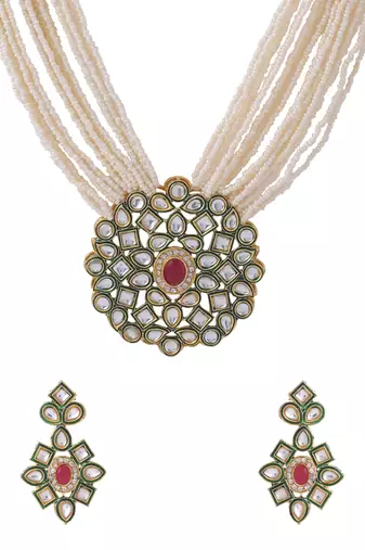 Women gold-plated kundan studded jewellery set