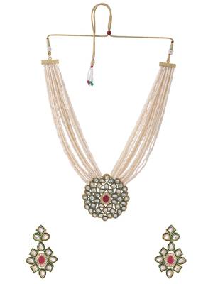 Women gold-plated kundan studded jewellery set 5