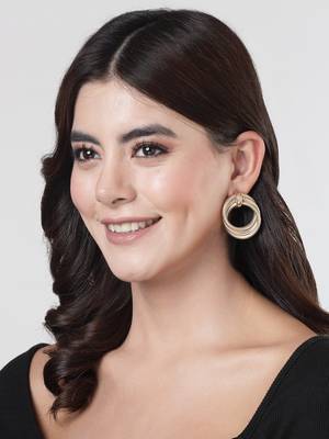 Women gold circular drop earrings 2