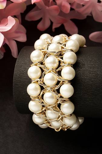 Women white beaded elasticated bracelet