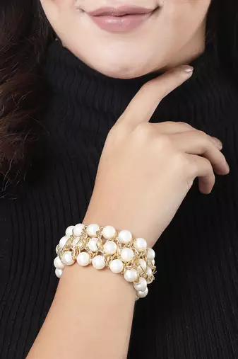 Women white beaded elasticated bracelet