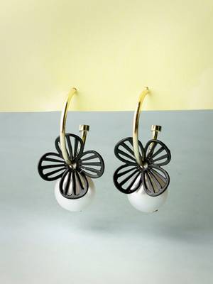 Women rhodium-plated pearl beaded drop earrings 1