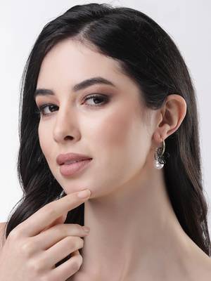 Women rhodium-plated pearl beaded drop earrings 3