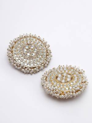 Women gold-toned circular kundan studs earrings 4