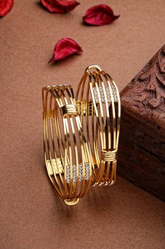 Women set of 2 gold plated studded bangles