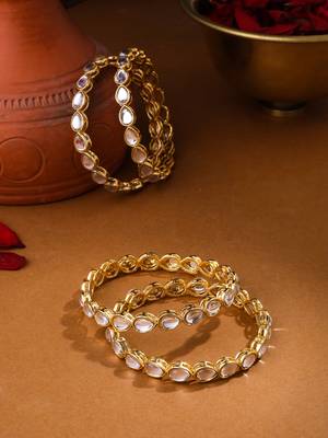 Women's set of 4 gold-plated kundan studded traditional bangles 2