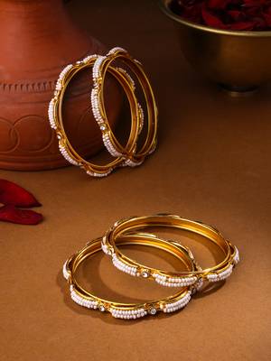 Women's set of 4 gold-plated traditional pearls beaded bangles 2
