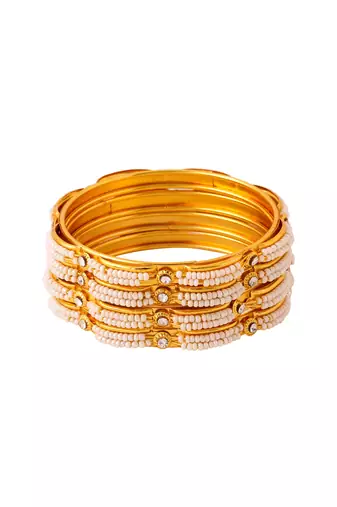 Women's set of 4 gold-plated traditional pearls beaded bangles
