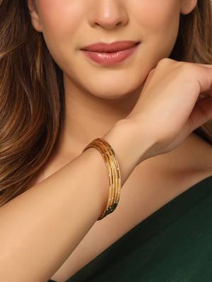 Women's set of 4 gold-plated traditional bangles 1