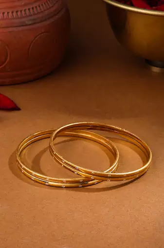 Women's set of 4 gold-plated traditional bangles