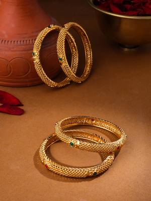 Women's set of 4 gold-plated traditional bangles 1
