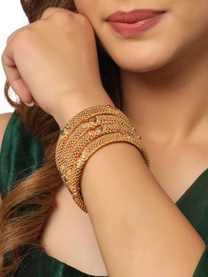 Women's set of 4 gold-plated traditional bangles 2