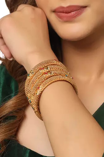 Women's set of 4 gold-plated traditional bangles
