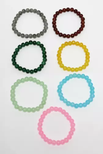 Unisex set of 7 artificial beads elasticated bracelet