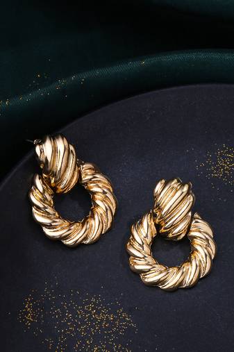 Women gold toned circular drop earrings