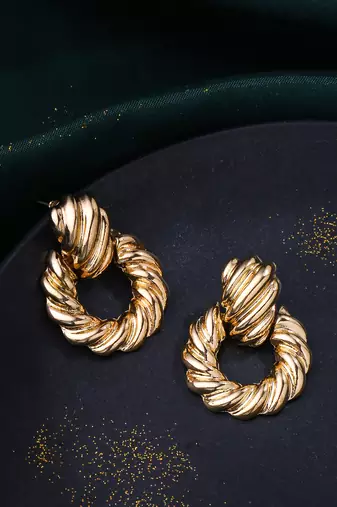 Women gold toned circular drop earrings