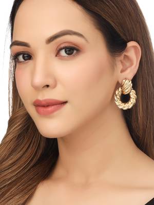Women gold toned circular drop earrings 2