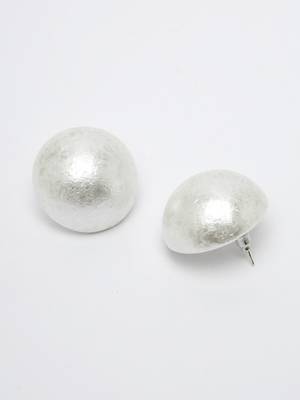 Women's white circular studs earrings 4