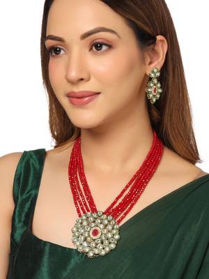 Women gold-plated kundan studded jewellery set 2