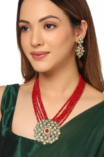 Women gold-plated kundan studded jewellery set