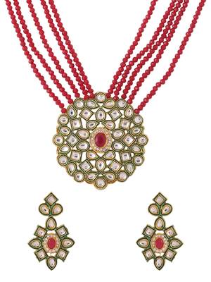 Women gold-plated kundan studded jewellery set 3