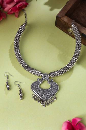 Women silver toned oxidised jewellery set