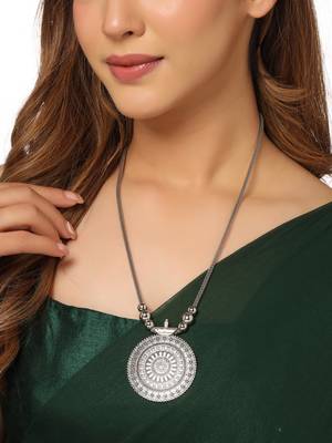 Women's elegant silver oxidised brass necklace 2