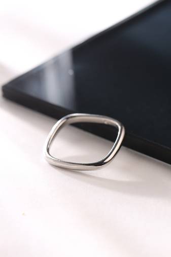 Women's silver-plated rectangular stylish ring