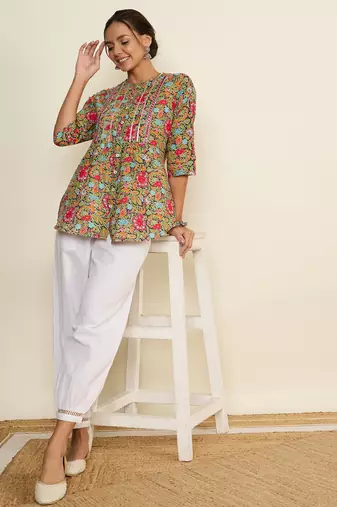 Winered women white pant with gathers and lace detailing