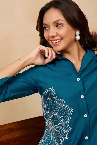 Winered woman solid blue flower embroidery co-ord set