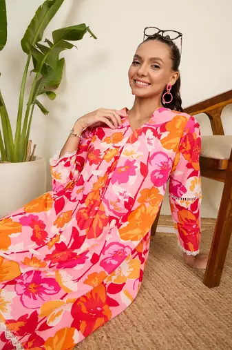 Winered woman pink floral print scalloped aymmetric hem co-ord set