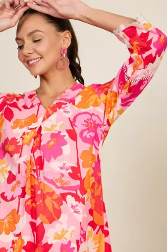 Winered woman pink floral print scalloped aymmetric hem co-ord set