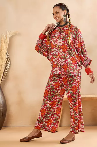 Winered woman pink floral print oversized collar shirt co-ord set