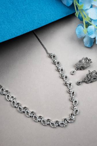 Silver plated ad bela necklace set