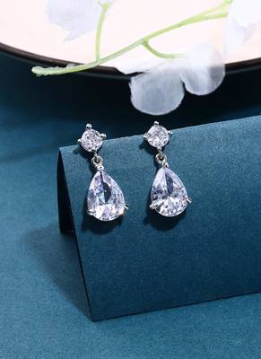 Silver Pearl Earrings 1