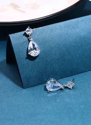 Silver Pearl Earrings 2