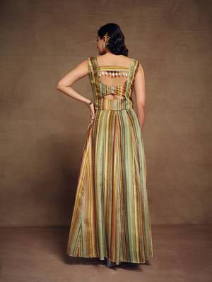 Striped sleeveless maxi dress with seashell belt detail 4