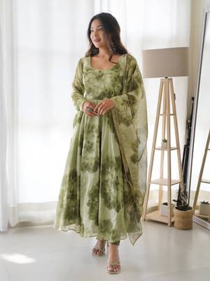 Green floral printed organza dress with dupatta 1