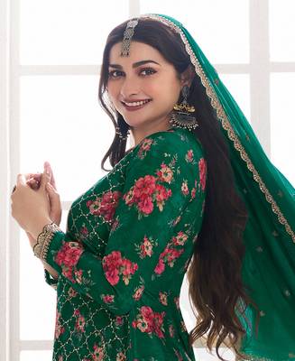Prachi Desai's Elegant Green Floral Printed Straight Suit Set For Women Pakistani Style 2