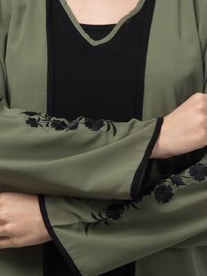 latest shrug women stylish embroidered Abaya burkha  5