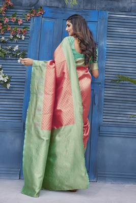 Floral Woven Design Zari Banarasi Saree 3